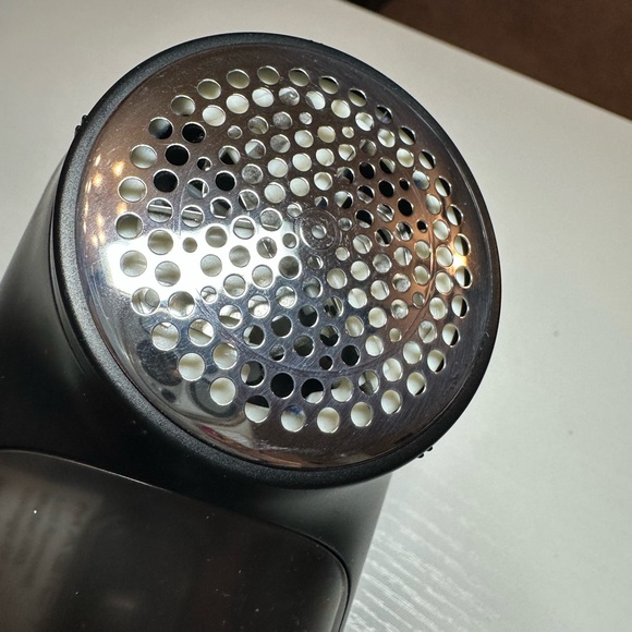 Magictec Rechargeable Fabric Shaver, Lint Remover Sweater -Battery Operated - Picture 2 of 6